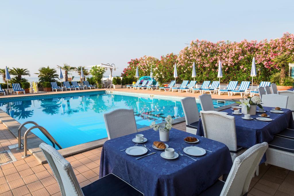 Hotel Plaza Esplanade Лидо ди Йезоло Екстериор снимка